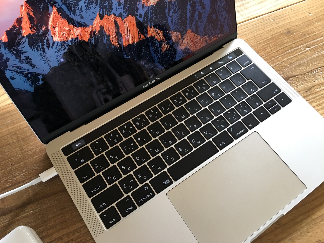 MacBook Pro（Late 2016）使用一日目のレビュー | 毎日考